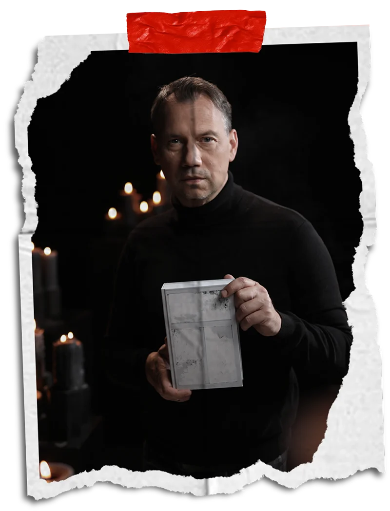 Sebastian Fitzek poses with book
